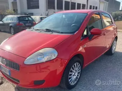 Usata Fiat Grande Punto 77 CV (56 kW) 2009 Rosso Utilitaria