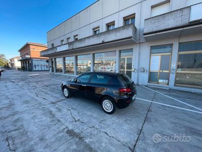 Usata Alfa Romeo 147 120 CV (88 kW) 2010 Nero Utilitaria