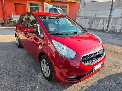Usata Kia Venga 90 CV (66 kW) 2017 Rosso Utilitaria