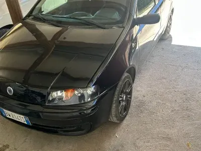 Usata Fiat Punto 80 CV (58 kW) 2002 Nero Utilitaria