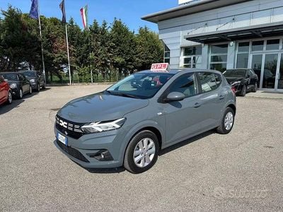 Usata Dacia Sandero Expression 101 CV (74 kW) 2024 Grigio Berlina