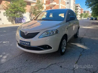 Usata Lancia Ypsilon Platinum 80 CV (58 kW) 2016 Beige Utilitaria