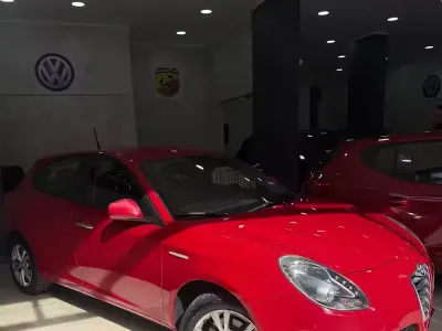 Usata Alfa Romeo Giulietta Progression 105 CV (77 kW) 2015 Rosso Utilitaria