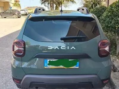 Usata Dacia Duster Journey 101 CV (74 kW) 2022 Verde SUV