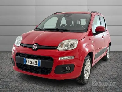 Usata Fiat Panda Lounge 69 CV (50 kW) 2017 Rosso Utilitaria