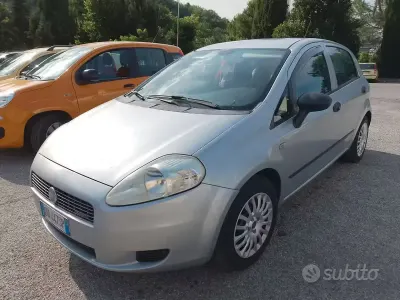 Usata Fiat Grande Punto 75 CV (55 kW) 2008 Grigio Utilitaria