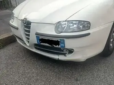 Usata Alfa Romeo 147 Distinctive 120 CV (88 kW) 2002 Bianco Utilitaria
