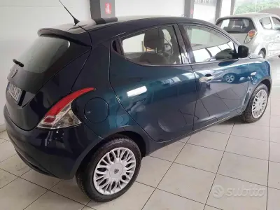 Usata Lancia Ypsilon Gold 69 CV (50 kW) 2017 Blu Utilitaria