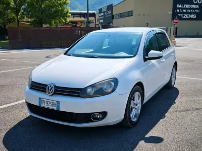 Usata VW Golf VI Comfortline 110 CV (80 kW) 2009 Bianco Utilitaria