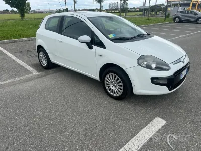 Usata Fiat Punto Classica 60 CV (44 kW) 2011 Bianco Utilitaria