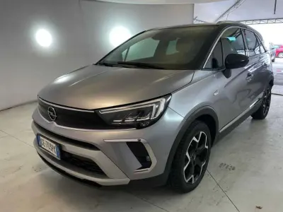 Usata Opel Crossland X Ultimate 120 CV (88 kW) 2021 Grigio aluminio SUV