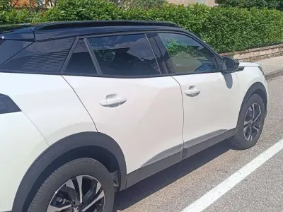 Usata Peugeot 2008 GT 131 CV (96 kW) 2021 Bianco SUV