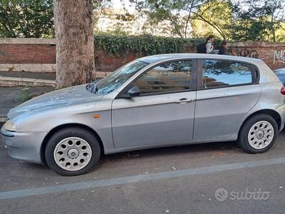Usata Alfa Romeo 147 105 CV (77 kW) 2004 Grigio Utilitaria