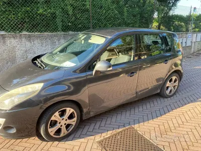 Usata Renault Scénic III 110 CV (80 kW) 2010 Bluazzurro Monovolume