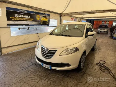 Usado Lancia Ypsilon 69 HP (50 kW) 2013 Branco Citadino