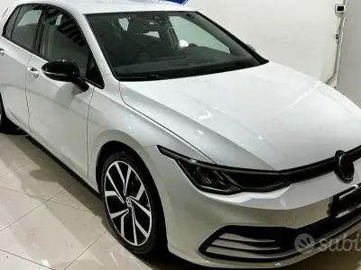 Usata VW Golf VIII Life 116 CV (85 kW) 2020 Bianco Berlina