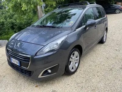 Usata Peugeot 5008 Allure 120 CV (88 kW) 2016 Grigio Monovolume