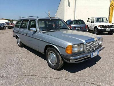 Usata Mercedes 200 120 CV (88 kW) 1987 Azzurro Station wagon