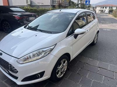 Usata Ford Fiesta 101 CV (74 kW) 2016 Bianco Berlina