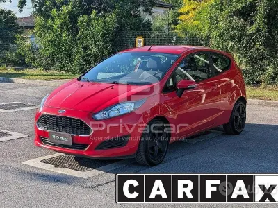 Usado Ford Fiesta 75 CV (55 kW) 2016 Rojo Utilitario