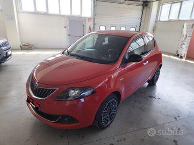 Usata Lancia Ypsilon Gold 69 CV (50 kW) 2021 Rosso Utilitaria