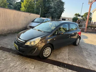 Usata Opel Corsa 75 CV (55 kW) 2013 Grigio scuro Utilitaria