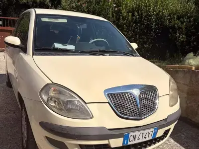 Usata Lancia Ypsilon 54 CV (39 kW) 2004 Giallo Utilitaria