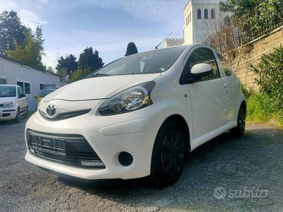 Usata Toyota Aygo 68 CV (50 kW) 2012 Bianco Utilitaria