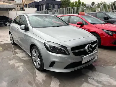 Usata Mercedes A180 109 CV (80 kW) 2017 Grigio Utilitaria