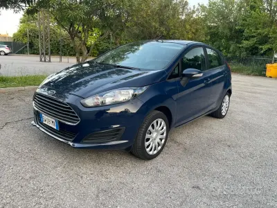 Gebraucht Ford Fiesta Titanium 80 PS (58 kW) 2014 Blau Kleinwagen