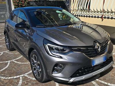 Usata Renault Captur Business 101 CV (74 kW) 2023 Grigio SUV