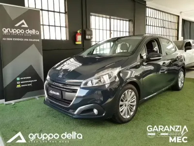 Usata Peugeot 208 Allure 82 CV (60 kW) 2018 Grigio Utilitaria