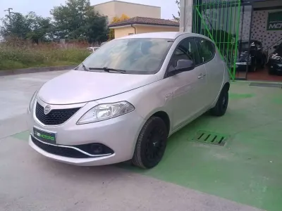 Usata Lancia Ypsilon Platinum 69 CV (50 kW) 2015 Grigio Utilitaria