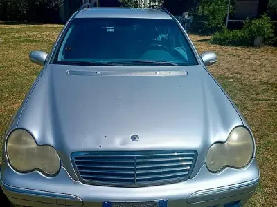 Usata Mercedes 220 Avantgarde 367 CV (269 kW) 2003 Grigio Station wagon
