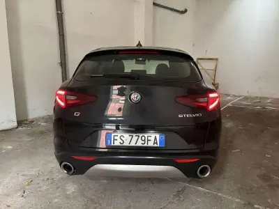 Usata Alfa Romeo Stelvio Super 179 CV (131 kW) 2017 Nero SUV