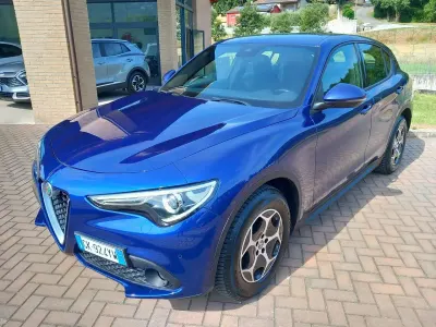 Usata Alfa Romeo Stelvio Business 190 CV (139 kW) 2022 Blu anodizzato metallizzato SUV