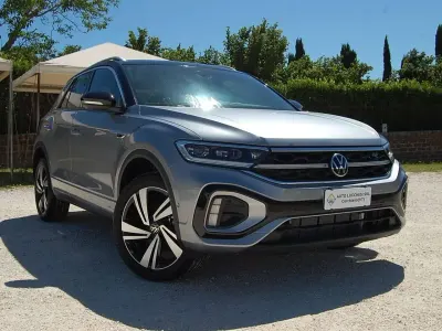 Usata VW T-Roc R-line 150 CV (110 kW) 2024 Pyrit silver /tetto nero SUV