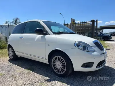 Usata Lancia Ypsilon 69 CV (50 kW) 2011 Bianco Utilitaria