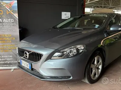 Usata Volvo V40 Business Edition 120 CV (88 kW) 2018 Grigio Berlina