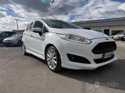 Usata Ford Fiesta ST-Line 75 CV (55 kW) 2016 Bianco Berlina