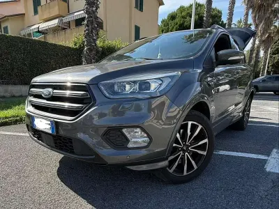 Usata Ford Kuga ST-Line 120 CV (88 kW) 2017 Grigio SUV