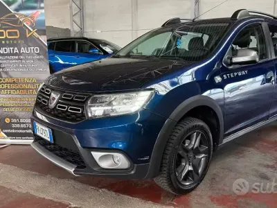 Usata Dacia Sandero Stepway 90 CV (66 kW) 2017 Bluazzurro Berlina