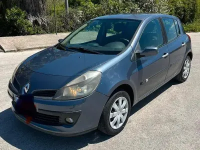 Usado Renault Clio II Dynamique 85 CV (62 kW) 2009 Azul Berlina