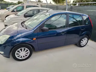 Usata Ford Fiesta Zetec 68 CV (50 kW) 2004 Blu Utilitaria