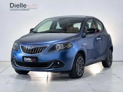 Usata Lancia Ypsilon Gold 70 CV (51 kW) 2023 Blu metallizzato Utilitaria