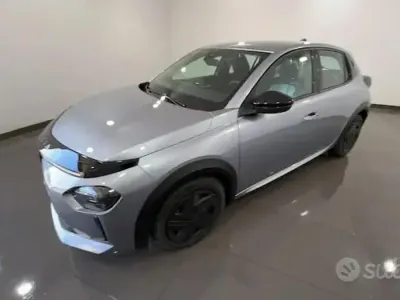 Nuova Lancia Ypsilon 101 CV (74 kW) 2026 Grigio Utilitaria