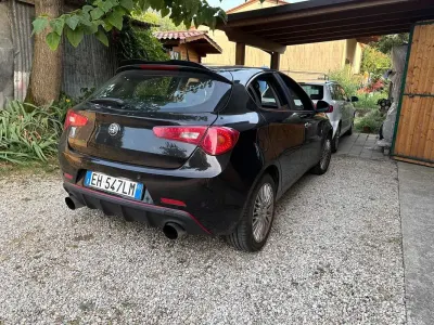Usata Alfa Romeo Giulietta Distinctive 170 CV (125 kW) 2011 Nero Utilitaria