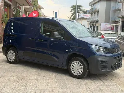 Usata Peugeot Partner 105 CV (77 kW) 2021 Monovolume