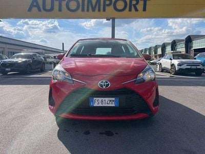 Usata Toyota Yaris Cool 72 CV (52 kW) 2019 Rosso Berlina