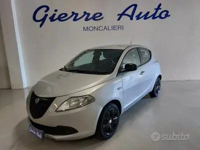 Usata Lancia Ypsilon 69 CV (50 kW) 2014 Argento Utilitaria